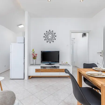 Magdalena Apartment Pula
