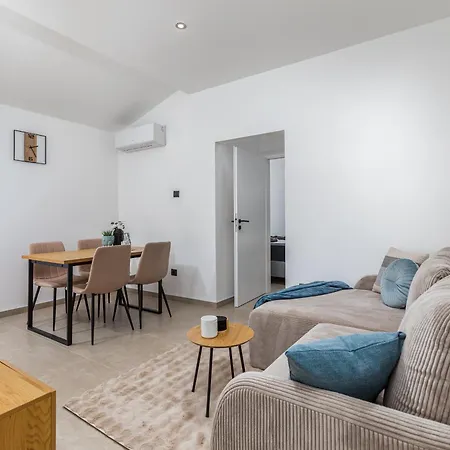 Magdalena Apartment Pula