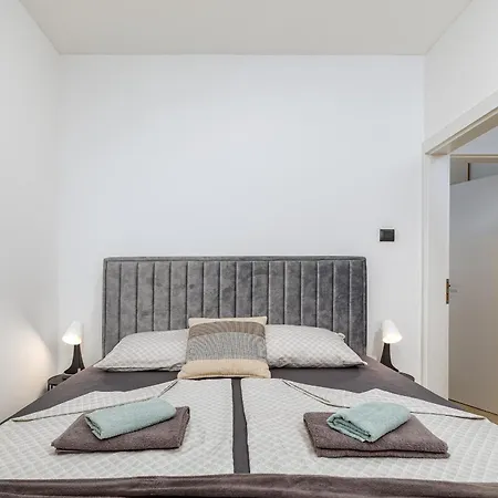 Magdalena Apartment Pula